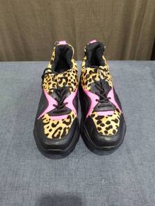 lot 1321 image: Steve Madden Leopard Print Sneakers Size 7.5