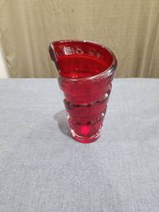 lot 1327 image: RED VASE