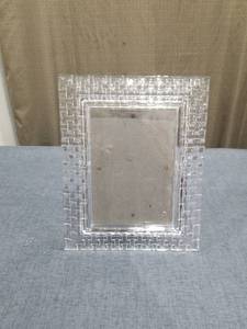 lot 1335 image: Picture Frame Clear Geometric Pattern  Opening