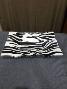 lot 1341 image: Zebra Stripe Wave-Shaped Decorative Glass Dish