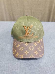 lot 1344 image: TRENDY FASHION HAT