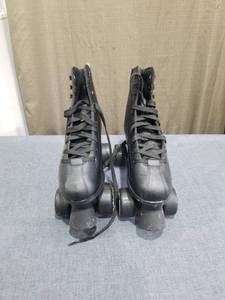 lot 1348 image: Pair Black Roller Skates Size Mens 8 5074-8765