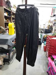 lot 1357 image: Black Shiny Pants with Elastic Waist and Ankle Cuffs Size 4032