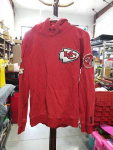 lot 1359 image: Pro Standard Kansas City Chiefs Hoodie Red L