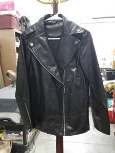 lot 1361 image: SHEIN Black Moto Jacket Size EU 36