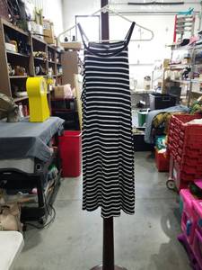lot 1363 image: Old Navy Womens Striped Tank Dress Size M