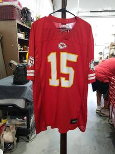 lot 1369 image: NFL Team Apparel Kansas City Chiefs Mahomes 15 Mens Jersey XLTG