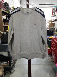 lot 1372 image: Tommy Jeans Crew Neck Sweatshirt Gray Navy Stripe Size M