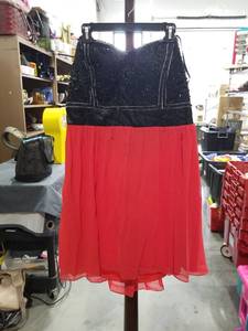 lot 1374 image: B. Darlin Womens Dress Size 1819 Black Red Color Block