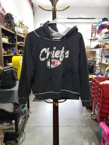 lot 1376 image: NFL Team Apparel Kansas City Chiefs Hoodie Size M