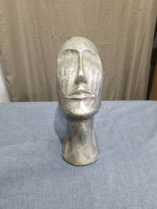 lot 1378 image: Model Face Calm Statue Made of Aluminium Figurine for Home d�cor Office Table Decoration