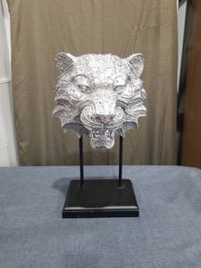 lot 1380 image: Decorative Tiger Head Sculpture on Stand