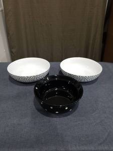lot 1391 image: Ceramic Bowls with Dot Pattern, Set of 3