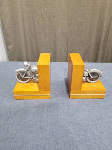 lot 1392 image: Harley-Davidson Motorcycle Bookends Hallmark HM-1089 Pair