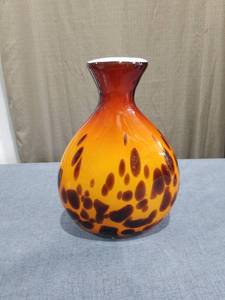 lot 1394 image: Art Glass Vase with Dark Spotted Pattern