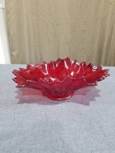 lot 1395 image: Red Spiky Glass Bowl Decorative Dish