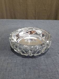 lot 1400 image: Clear Glass Bowl with Textured Rim