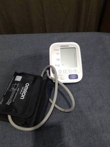 lot 1402 image: Upper Arm Blood Pressure Monitor