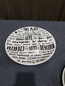 lot 1407 image: Decorative Plate with Family and Friends Sentiment Text