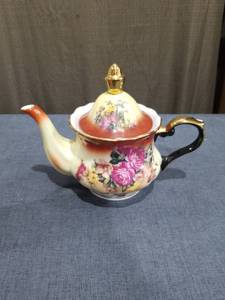 lot 1429 image: Teapot with Lid Floral Decorated Red Orange Gold Trim