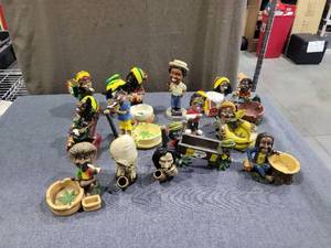 lot 1445 image: Lot of Decorative Figurines with Rasta Theme and Bowls