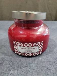 lot 1453 image: French Berries Scented Candle
