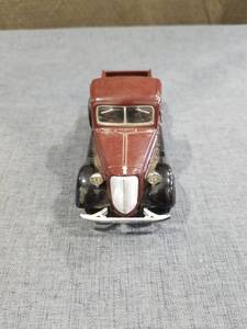 lot 1459 image: Ford Die-Cast Pickup Truck Model