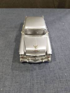 lot 1463 image: Motormax 124 Toyota Fj 40 Land Cruiser Convertible Die-cast Red 79330