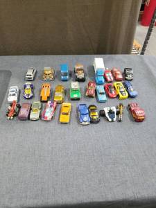 lot 1467 image: Lot of Diecast Toy Cars Mixed Models and Brands