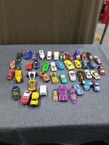 lot 1468 image: Lot of Die-Cast Model Cars Mixed Brands and Styles