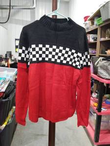 lot 1491 image: Forever 21 Mens Crew Neck Sweater Black White Red Checkered