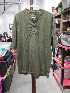 lot 1495 image: Redhead 34 Sleeve Henley Shirt Olive Green Size Unknown