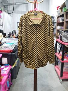 lot 1496 image: B&W Black&White Checkered Zip Jacket Size L