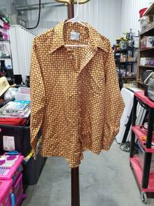 lot 1503 image: Kmart Mens Button Up  XL Geometric Print Permanent Press Polyester