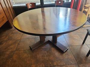 lot 21750 image: Round Pedestal Dining Table