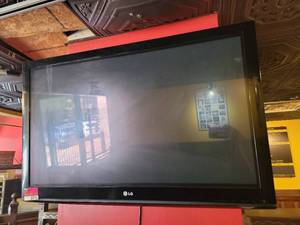 lot 21715 image: LG 42 TV