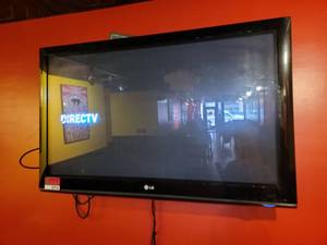 lot 21716 image: LG 42 TV