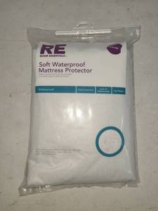 lot 25 image: Room Essentials Soft Waterproof Mattress Protector Twin 39 x 75 x 12 in