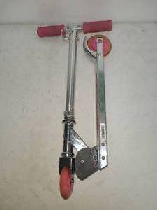 lot 59 image: Razor FOLDABLE SCOOTER