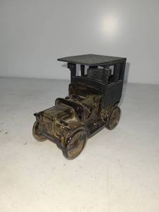 lot 129 image: Cast Metal Model Truck with Enclosed Cab and Flat Bed