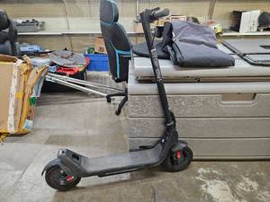 lot 148 image: Phantomgogo A10 Electric Scooter WORKS