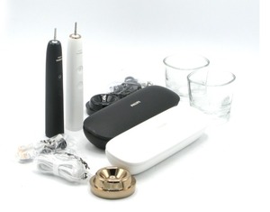 lot 1527 image: Philips Sonicare DiamondClean Connected Rechargeable Electric Toothbrush, 2-Pack