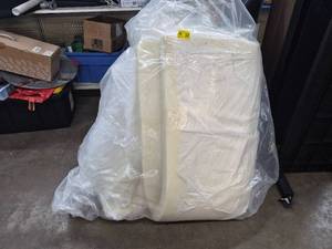 lot 198 image: 3 inch Kind Size Foam Mattress Topper