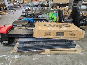 lot 999999 image: Pallet O Stuff As Is- Deck Box   Who Knows