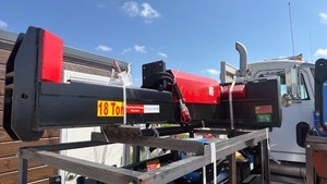 lot 9001 image: Raytree 18 Ton log splitter skid steer attachment