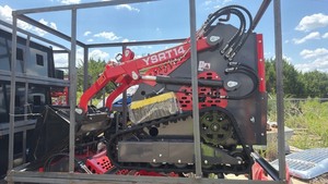 lot 7041 image: AGT MINI skid steer  YSRTH4 with bucket Attachment 420cc Gasoline Engine