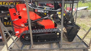 lot 7044 image: AGT MINI skid steer Loader 870 kg Load Capacity Engine EH740-CT