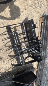 lot 1127 image: MINI SKID STEER Grapple Bucket Attachment