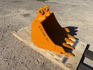 lot 37 image: Captok Excavator Bucket 24in width for CAT 305