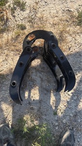 lot 40 image: MINI excavator Grapple and Hydraulic thumb attachments